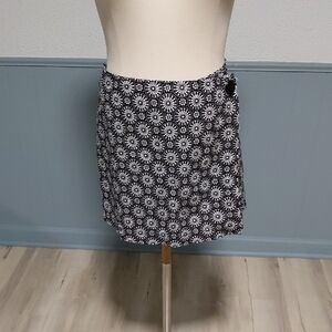 NWT Jones New York Black and White Floral Mini Skirt